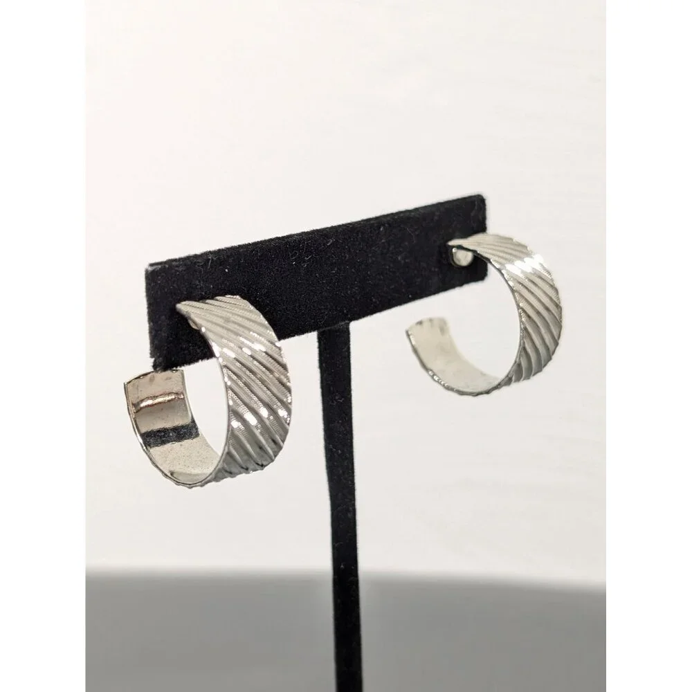 Vintage Silver Tone Ribbed Wide Hoop Earrings Pierced‎ Classic
